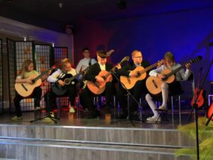 „Bundančios stygos“