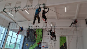 800x450.00 01 57 22.Still032