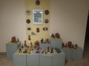 Keramikos programos mokinių darbų paroda „Seku, seku pasaką…“